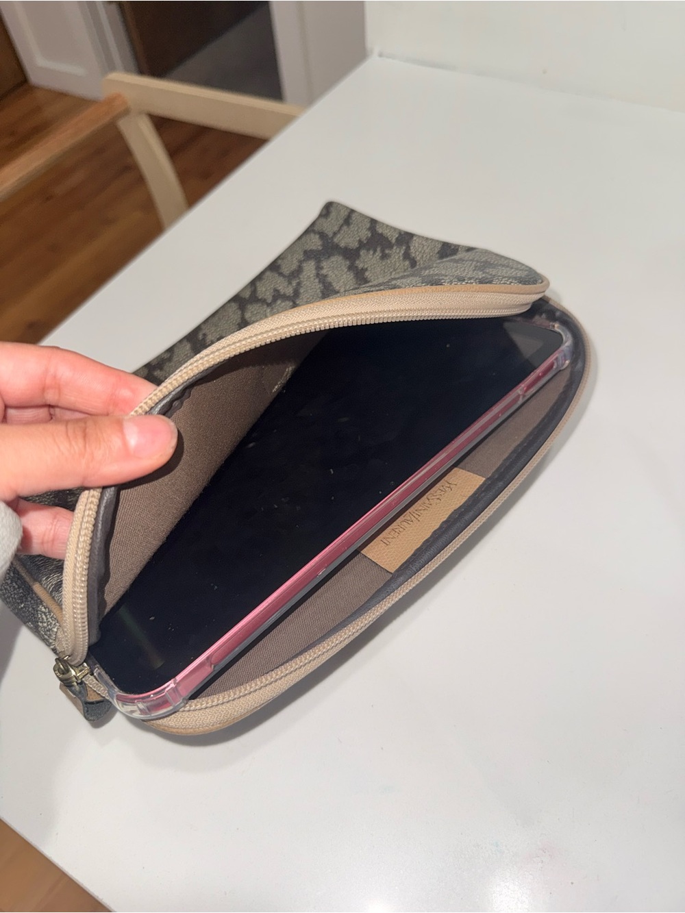 YSL Giraffe Cosmetic Pouch - Picture 10 of 10